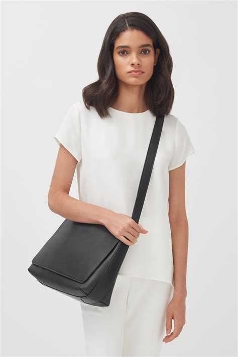 cuyana messenger bag